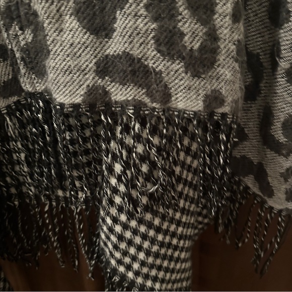 Michael Stars Leopard Print Zip Up Black and Gray Poncho with Fringe O/S - Picture 3 of 7